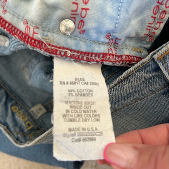 BEBE Women Mid RISE STRAIGHT LEG DISTRESSED CROP DENIM JEANS CAPRI 28 Light Wash - Picture 9 of 10